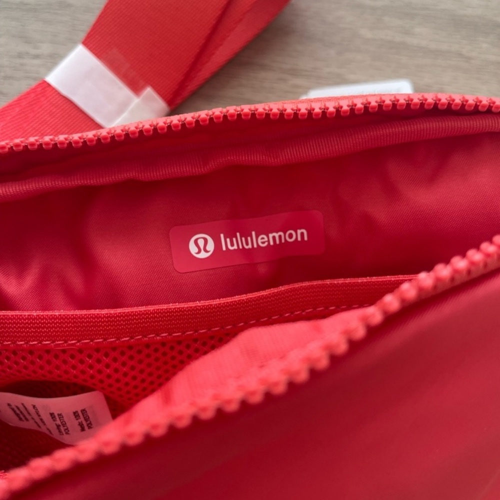 NWT Lululemon Everywhere Belt Ripened Raspberry - Picture 7 of 7